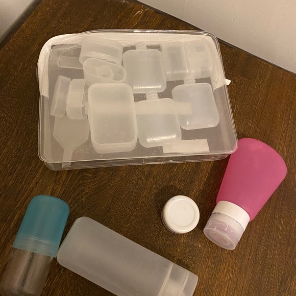 Travel Toiletry Bundle 💕 Bundle 3 items for $20! - Picture 4 of 4